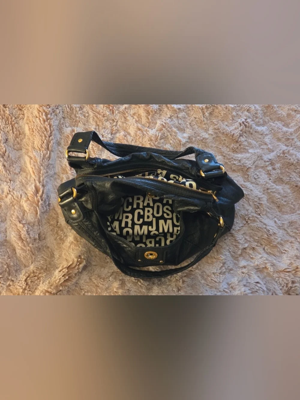 Black Leather Shoulder Bag with Gold Turn-Lock - Picture 5 of 7